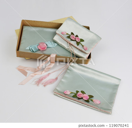 Vintage cosmetic bag, travel kit for women, retro travel organizer case, old textile travel documents case for ladies 119070241