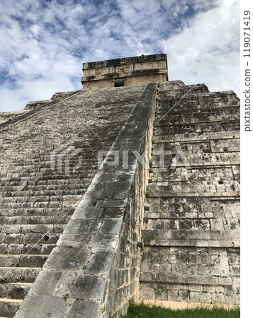 Chichen Itza, one of the most visited archaeological sites in Mexico 119071419