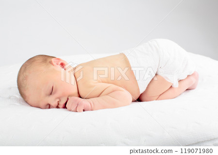 Newborn baby boy in hospital cot Newborn baby boy in hospital cot 119071980