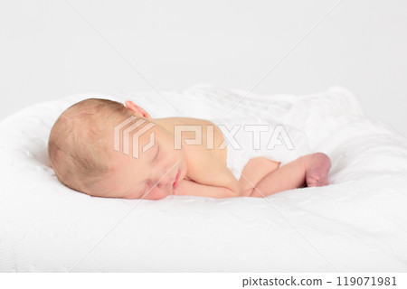 Newborn baby boy in hospital cot Newborn baby boy in hospital cot 119071981