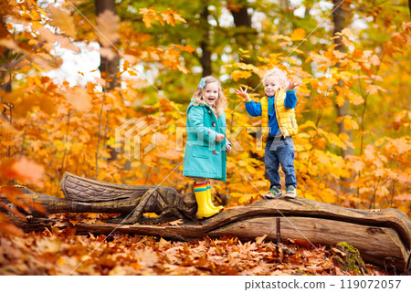 Kids playing in autumn park 119072057