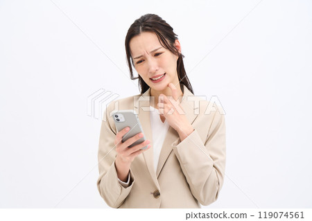 擔心的女商人 119074561