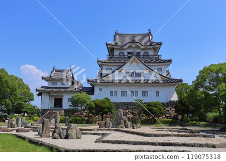 The main and small towers of Kishiwada Castle 119075318