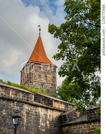 City gate tower Tiergartnertor in Nuremberg 119075986