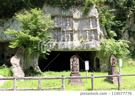 The Zuiganji Temple caves, faith and ascetics. 119077776