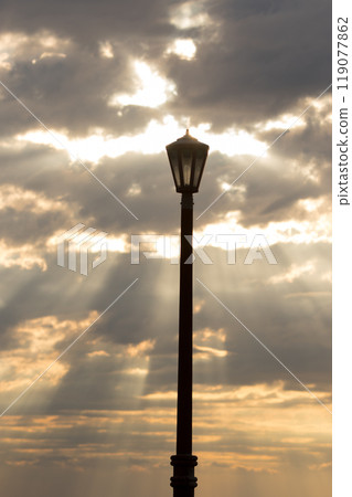 Street lamp with a curtain of light in the background 119077862