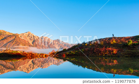 秋季攀登唐松岳(八方池、黎明時分的白馬三山) 秋季攀登唐松岳(八方池、黎明時分的白馬三山) 119077876