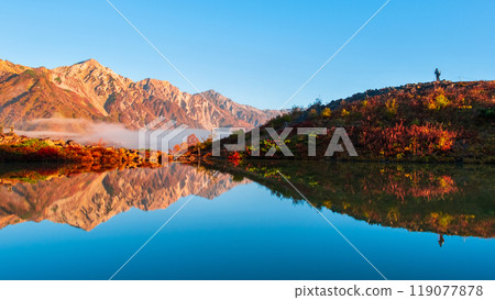 Climbing Mt. Karamatsu in autumn (Happoike Pond and the Hakuba Sanzan mountains at dawn) Climbing Mt. Karamatsu in autumn (Happoike Pond and the Hakuba Sanzan mountains at dawn) 119077878