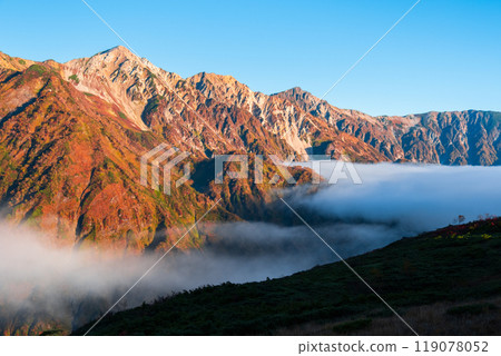 秋季攀登唐松岳（黎明時分的白馬三山） 119078052