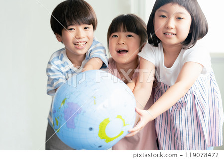 Children with globe balls Children with globe balls 119078472