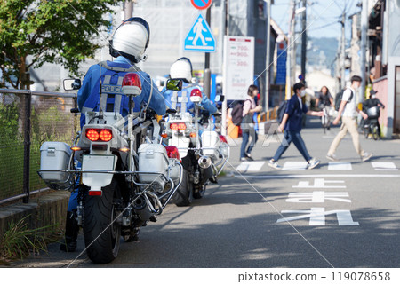 Police officers cracking down on police 119078658