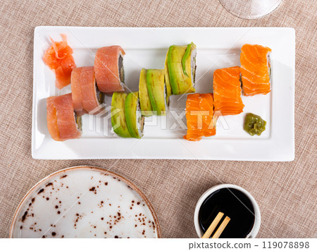 Uramaki set consisting of rolls with salmon, tuna and avocado Uramaki set consisting of rolls with salmon, tuna and avocado 119078898