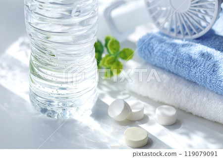 Image of a group of heat stroke prevention goods 119079091