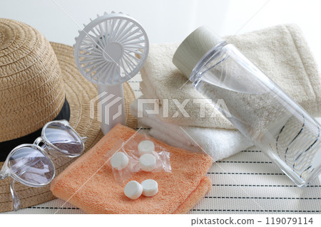 Image of a group of heat stroke prevention goods 119079114