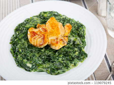 Chicken breast with spinach in bechamel sauce close up Chicken breast with spinach in bechamel sauce close up 119079245