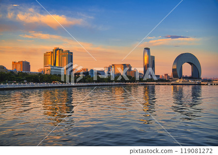 Evening view of Baku, a modern city on the Caspian Sea coast 119081272