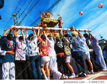 A view of the portable shrine at the 2024 Urayasu Sansha Festival (Urayasu City, Chiba Prefecture) A view of the portable shrine at the 2024 Urayasu Sansha Festival (Urayasu City, Chiba Prefecture) 119081593