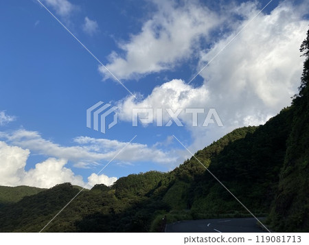 White clouds and blue sky - Yakushima 119081713