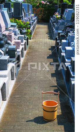 Scenery of a graveyard with a tub 119082331