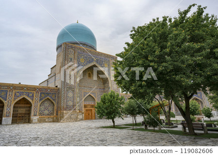Mosque in the Tillya-Kori Madrasah in Registan of the XV century in Samarkand, Uzbekistan Mosque in the Tillya-Kori Madrasah in Registan of the XV century in Samarkand, Uzbekistan 119082606