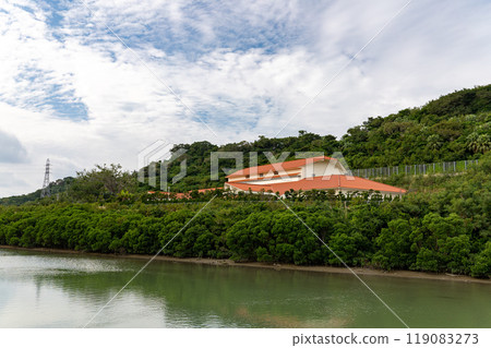 The water surface of the Norikawa River and Minami Funeral Hall, Tomigusuku City, Okinawa Prefecture 119083273