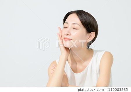 Middle female beauty beauty 119083285