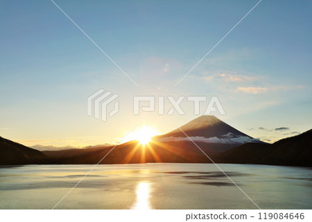 Japan's dawn Mt Fuji and the sun Japan's dawn Mt Fuji and the sun 119084646