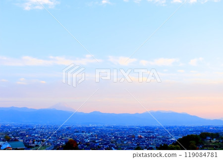 11月從甲府遠眺富士山 11月從甲府遠眺富士山 119084781