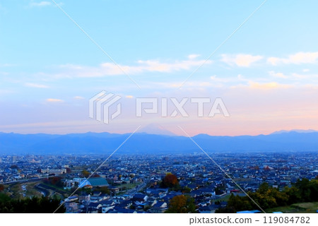 11月從甲府遠眺富士山 119084782