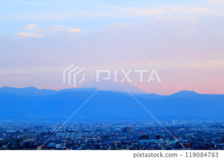 11月從甲府遠眺富士山 11月從甲府遠眺富士山 119084783