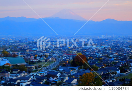 11月從甲府遠眺富士山 11月從甲府遠眺富士山 119084784