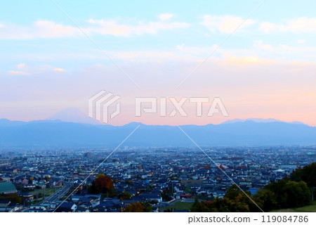 11月從甲府遠眺富士山 119084786