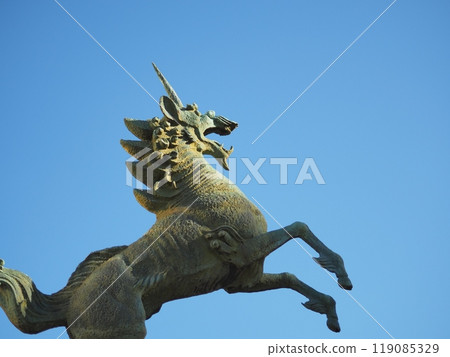 Unicorn statue and blue sky (Agata Shotoku Memorial Art Gallery Square) 119085329
