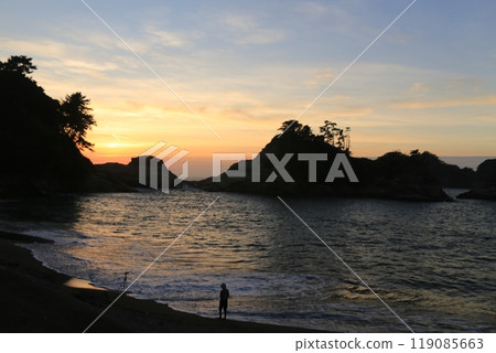 A beautiful sunset seen beyond Dogashima A beautiful sunset seen beyond Dogashima 119085663