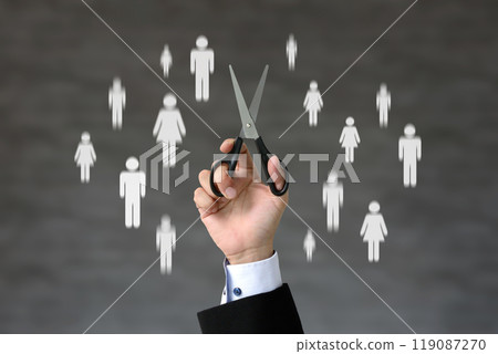 The hands of a businessman trying to cut off troublesome relationships 119087270