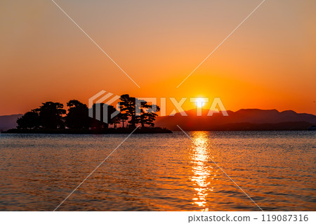Sunset at Lake Shinji, Shimane Sunset at Lake Shinji, Shimane 119087316