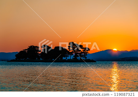 Sunset at Lake Shinji, Shimane Sunset at Lake Shinji, Shimane 119087321