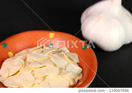 大蒜和蒜片 119087686