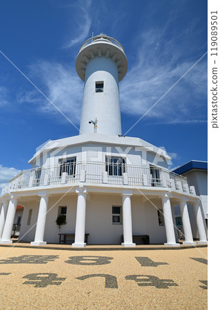 Daiosaki Lighthouse stands on a protruding cliff at the southeastern corner of the Shima Peninsula in Mie Prefecture, dividing the Enshu Nada Sea and the Kumano Nada Sea in half. 119089501