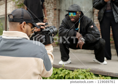 Capturing Urban Fashion with Professional Camera Equipment Capturing Urban Fashion with Professional Camera Equipment 119089761