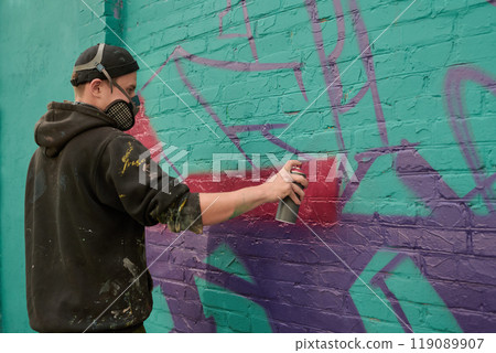 Guy applying purple paint from dispenser 119089907