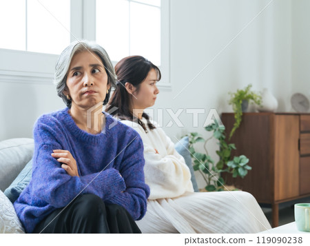 Fighting elderly mother and young daughter Fighting elderly mother and young daughter 119090238