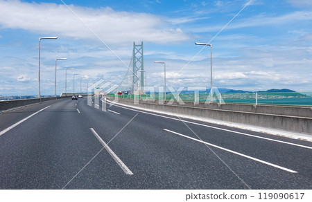 Crossing the sea on the Akashi Kaikyo Bridge (Awaji Island, Hyogo Prefecture) 119090617