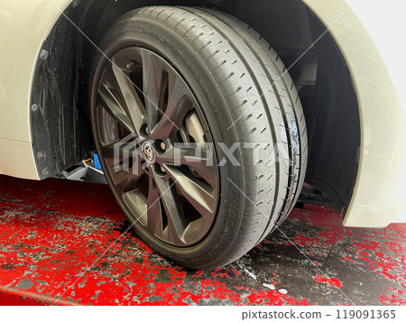 修復因螺絲卡入而造成的爆胎 119091365