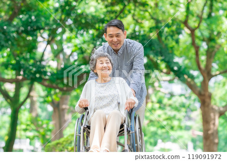 Senior woman, middle-aged man, parent and child, wheelchair Senior woman, middle-aged man, parent and child, wheelchair 119091972