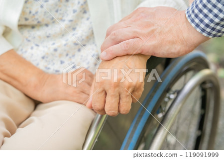 Senior woman, middle-aged man, parent and child, wheelchair, hand Senior woman, middle-aged man, parent and child, wheelchair, hand 119091999