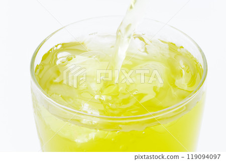 Close-up of cold green tea pouring into a glass 119094097
