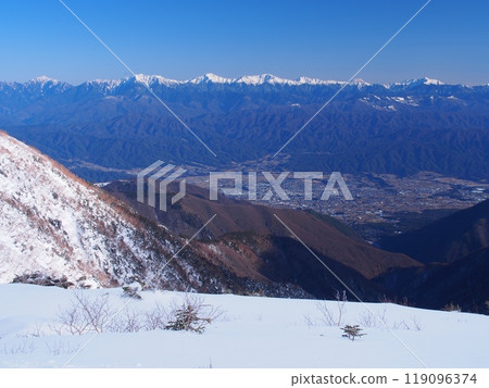 Southern Alps and Fuji as seen from Senjojiki Cirque on Mt. Kisokoma in winter Southern Alps and Fuji as seen from Senjojiki Cirque on Mt. Kisokoma in winter 119096374