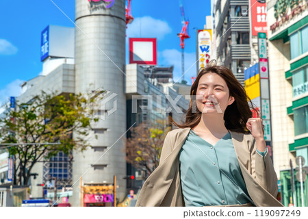 澀谷十字路口的女商人 119097249