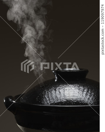 Image of hot pot cooking with steam rising from the clay pot 119097974